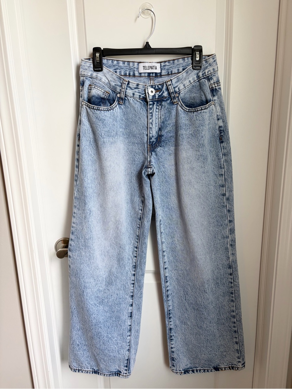 Telepatia Light Wash Wide Leg Jeans with Pink Bow Embroidery - Picture 3 of 6